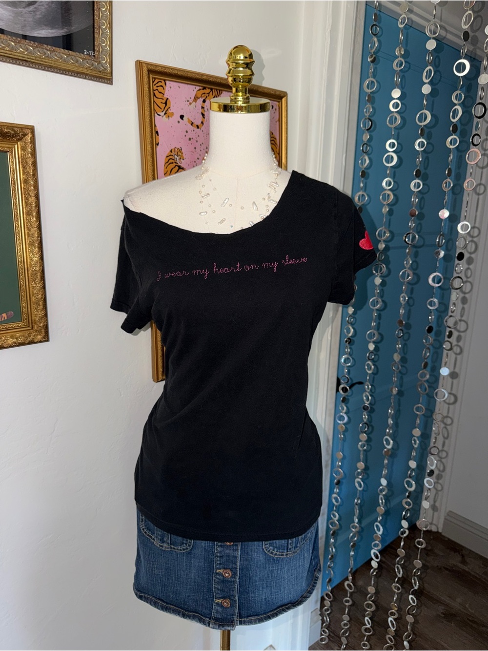 Vintage Y2K Black Off-Shoulder Heart Tee -